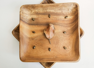 блюдо деревянное квадратное