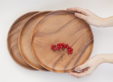 подносы из дерева акации