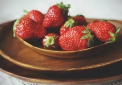 Клубника на тарелке